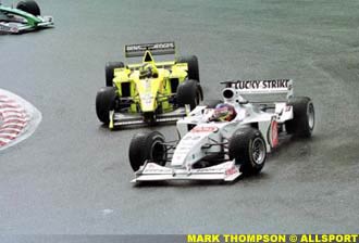 Villeneuve and Frentzen battle at La Source