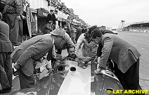 Archie Scott-Brown (Connaught B-type) at the 1956 Daily Express Trophy Meeting. Silverstone, Great Britain. 5 May 1956.