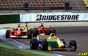 Antonio Pizzonia leads Justin Wilson, Ricardo Sperafico, and Tomas Enge through the stadium