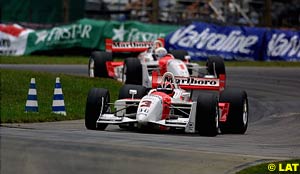 Castroneves leads teammate Gil de Ferran