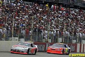 Series leader Sterling Marlin with Jeff Gordon on his tail