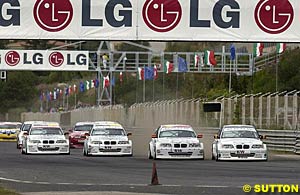 BMWs everywhere at the start of race two