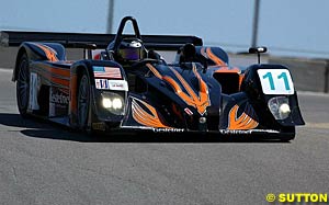 The Steve Knight/Chad Block/Claudia Huertgen Lola-MG on its way to the LMP675 class victory