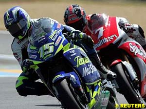 Sete Gibernau leads Carlos Checa on his way to victory