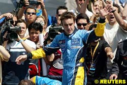 Alonso Thrills Thousands on the Streets of Madrid