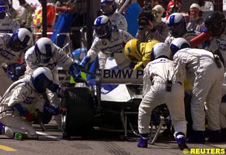 Juan Pablo Montoya, Williams, having a 1 minute long pitstop